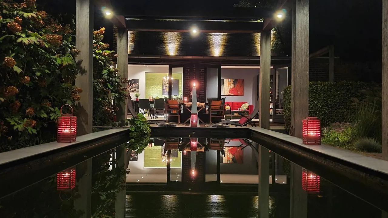 Downtown Hideaway, B&B Grand Deluxe Eindhoven 0*,  Nederland