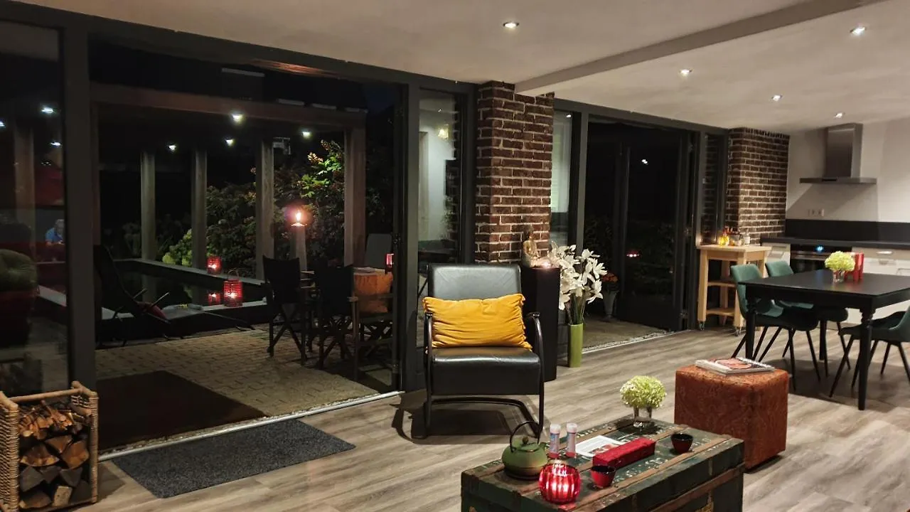 Downtown Hideaway, B&B Grand Deluxe Eindhoven 0*,  Nizozemsko